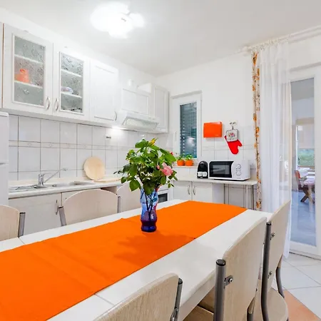 Sea Star - Three-bedroom With Pool And Sea View *