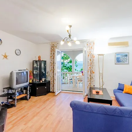 Sea Star - Three-bedroom With Pool And Sea View