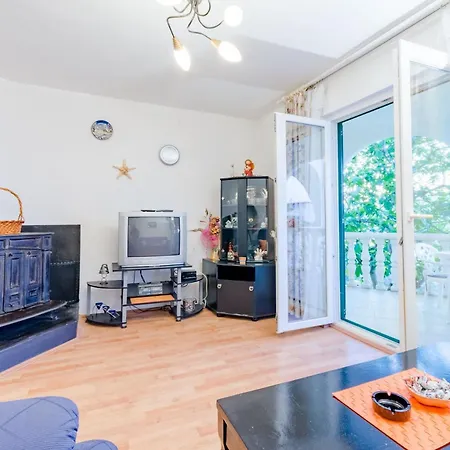 Apartman Sea Star - Three-bedroom With Pool And Sea View