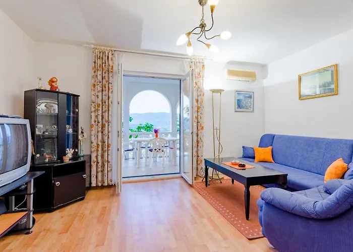 Sea Star - Three-bedroom With Pool And Sea View