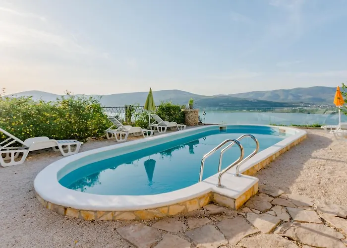 Sea Star - Three-bedroom With Pool And Sea View Trogir