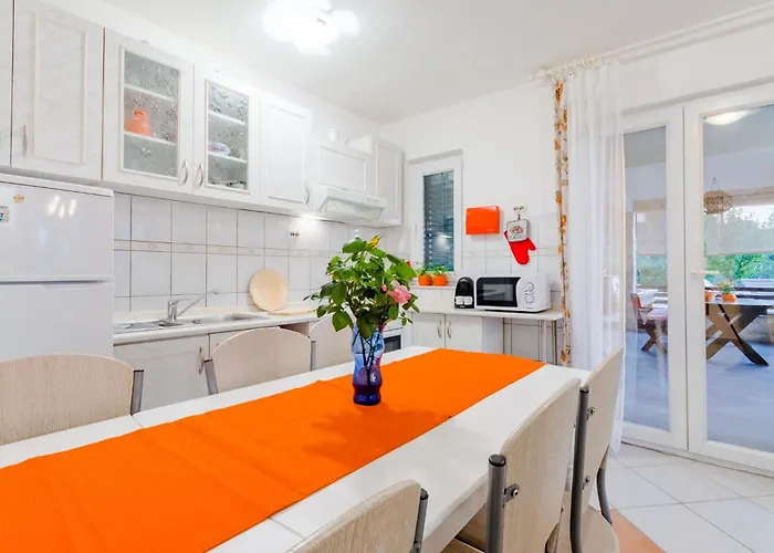 Sea Star - Three-bedroom With Pool And Sea View *