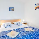 Apartment Sea Star - Three-bedroom With Pool And Sea View Trogir