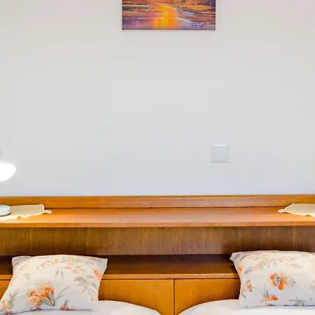 Sea Star - Three-bedroom With Pool And Sea View Apartment
